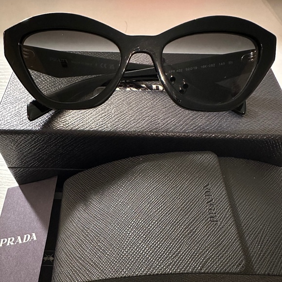 Prada sunglasses - Picture 1 of 5